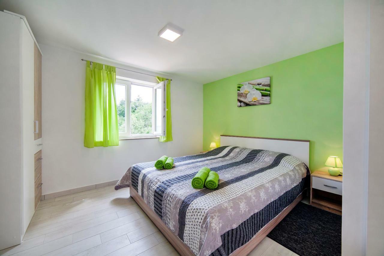 Apartmani Sandra Rovini Moscenice Buitenkant foto