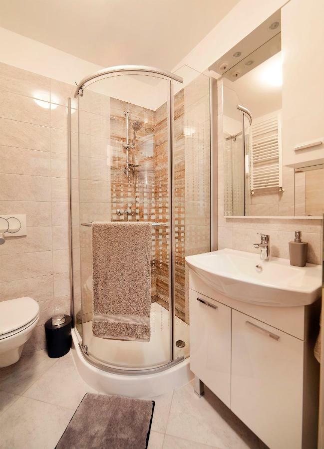 Apartmani Sandra Rovini Moscenice Buitenkant foto